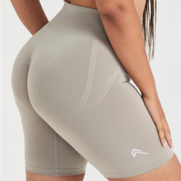 Oneractive Seamless Cycling Shorts in Warm Sand [SIZE S] - Picture 1 of 3